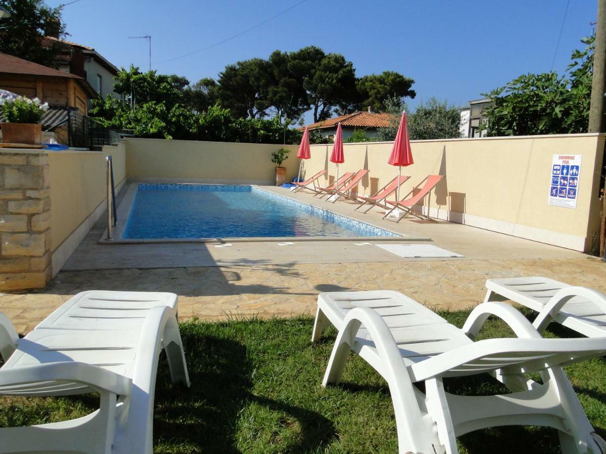 Apartment Pino Umag Exterior foto